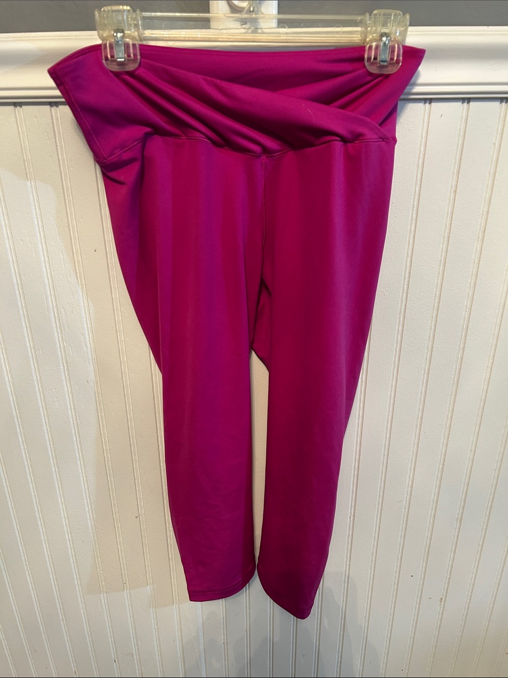 GAP Fold-Over Waist Capri Leggings in Magenta